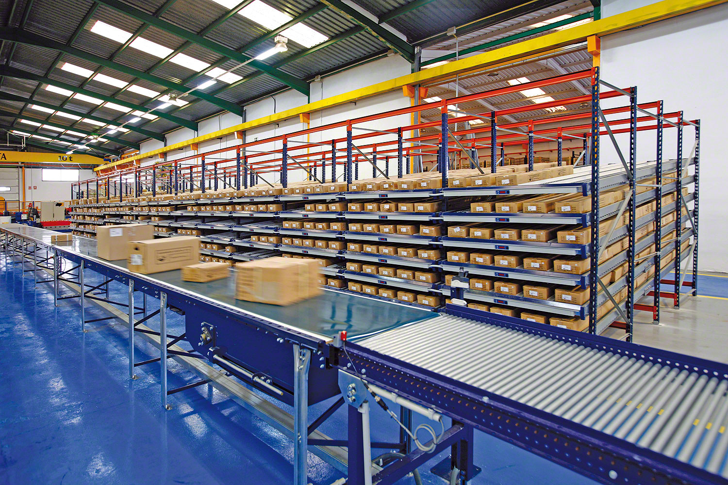 Roller Conveyors for Boxes, Totes and Bins Interlake Mecalux