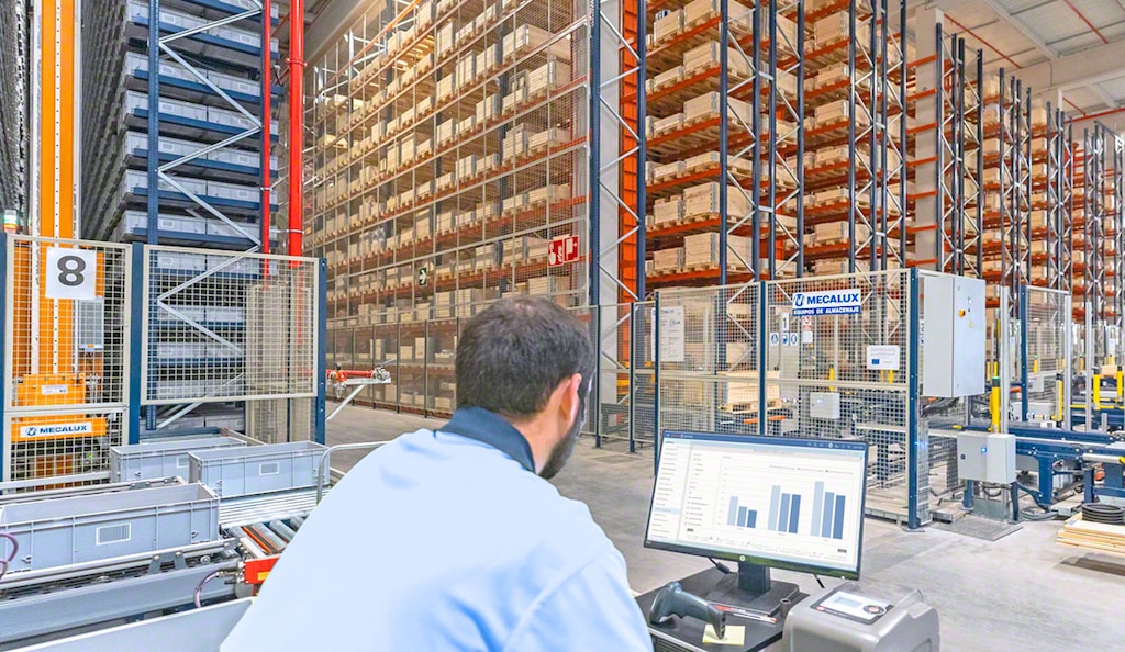 Digitizing logistics processes is crucial for a flexible warehouse