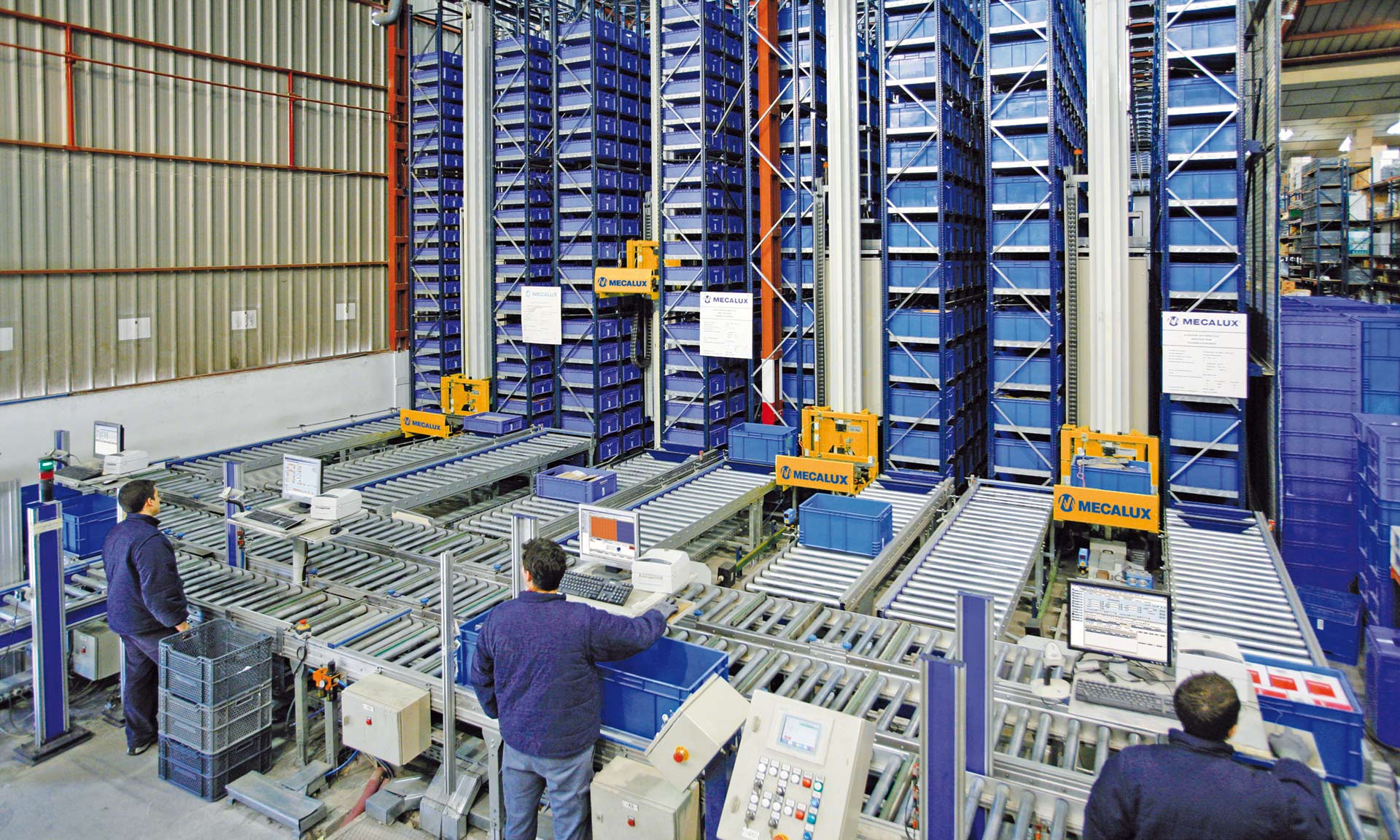 The goods-to-person order picking method combines automated systems with ergonomic pick stations The goods-to-person order picking method combines automated systems with ergonomic pick stations