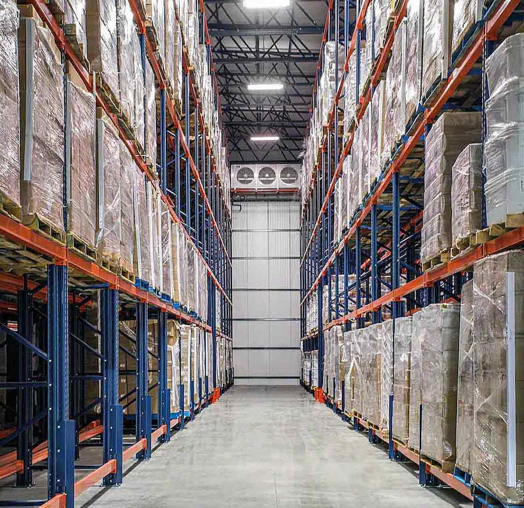Air conditioning system to control the temperature in the warehouse and prevent cold chain breakage