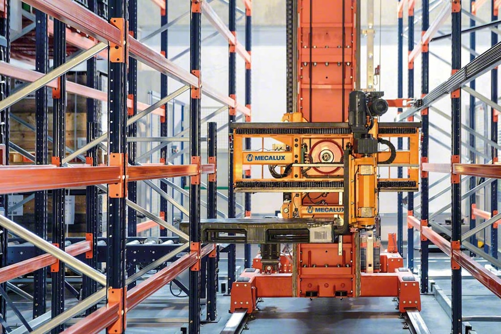 AS/RS trilateral stacker cranes can be adapted to any warehouse with narrow aisle forklifts driven by operators