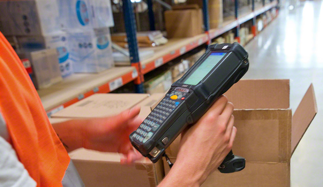 Warehouse management software automates operators’ stock replenishment tasks by means of RF scanners