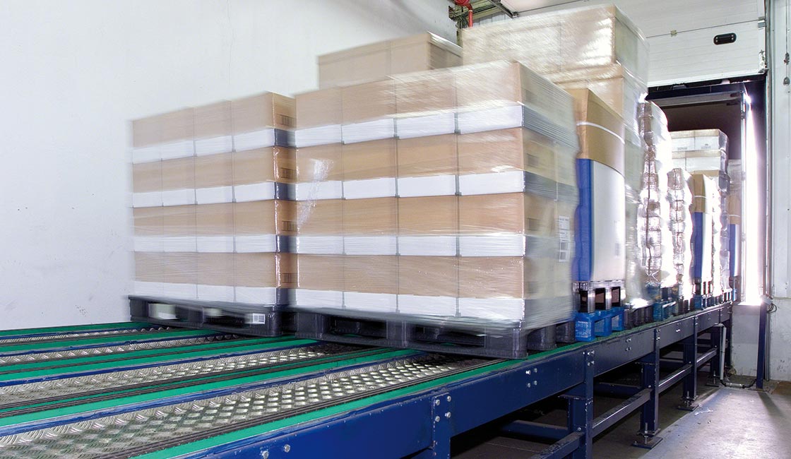 Grupo Siro uses an automatic truck loading and unloading system in its automated warehouse
