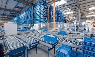 Automated systems move goods through the warehouse autonomously