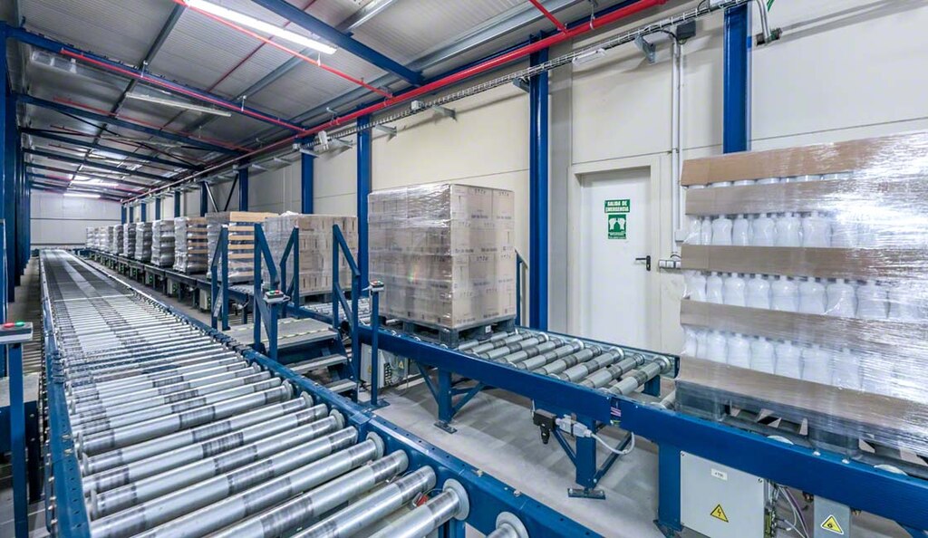 Automatic roller conveyors for pallets serve the same function as AMRs and AGVs