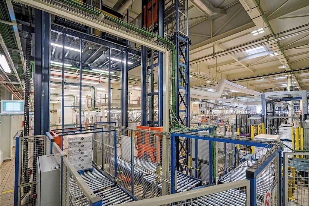 Automating warehouse processes shortens delivery times Automating warehouse processes shortens delivery times
