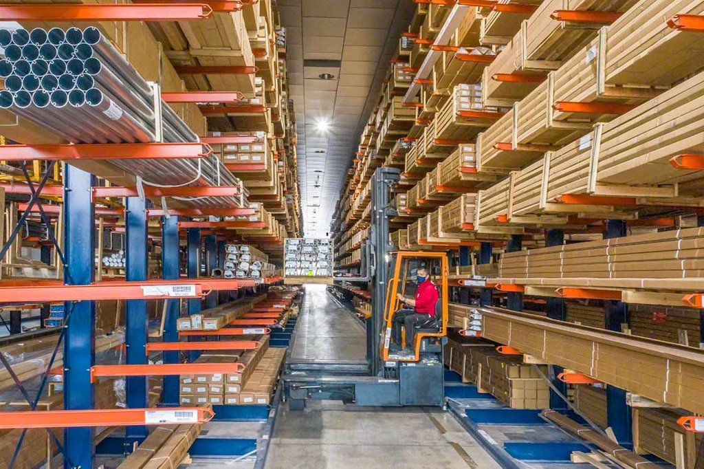What You Need to Know About Warehouse Shelving Systems