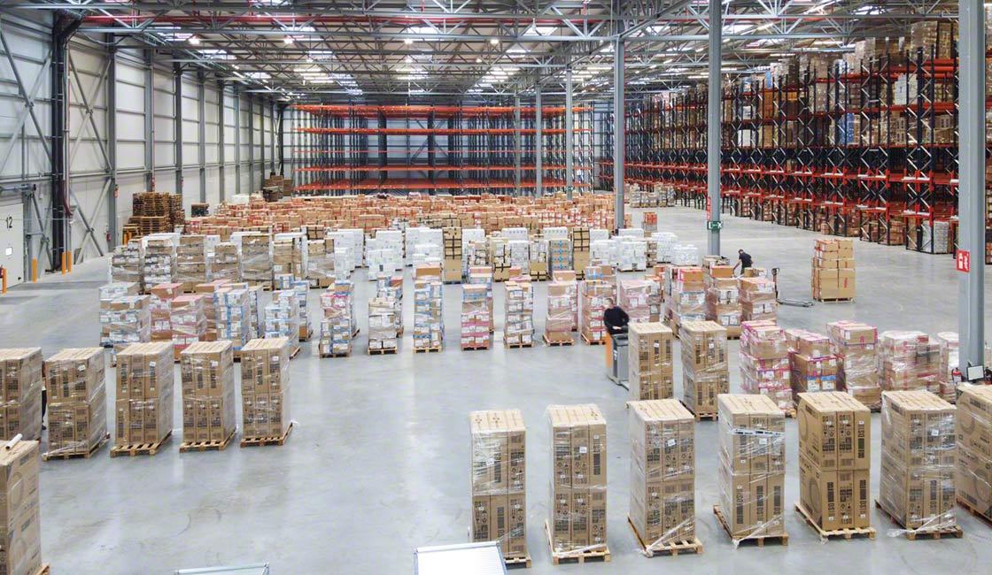 Warehouses that perform cross-docking normally have a large area that serves as a buffer to house goods temporarily