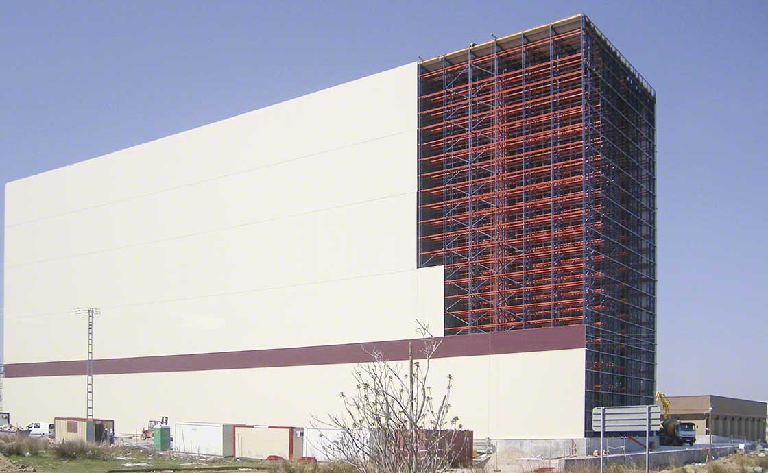 Delaviuda’s rack supported warehouse stands 140 ft tall Delaviuda’s rack supported warehouse stands 140 ft tall