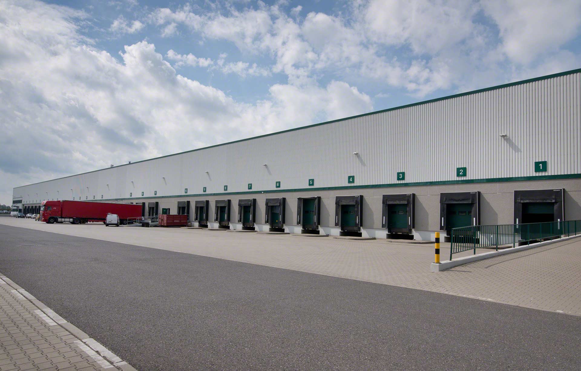 Distribution Centers Faster More Secure Interlake Mecalux