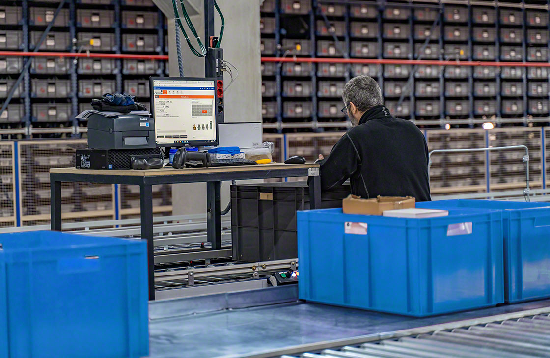 E-commerce logistics involves the digitalization of information flows