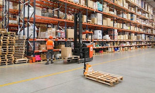 The key difference between a Euro pallet and a US pallet is their dimensions