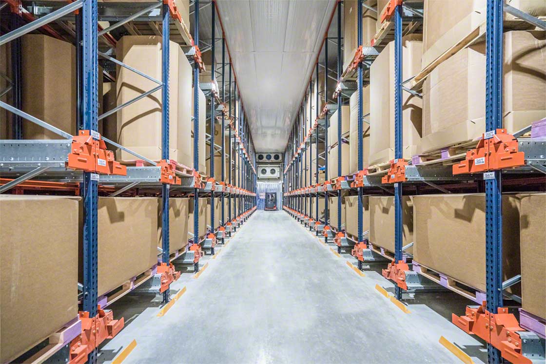 Freezer warehouse storage below 32°F Interlake Mecalux