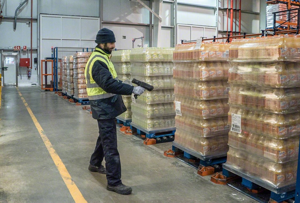 RF scanners speed up the warehouse - Interlake Mecalux
