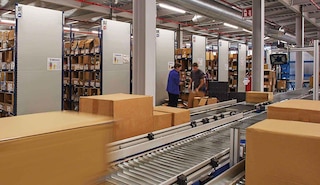 A group of workers in the e-commerce warehouse trying to solve a problem with order fulfillment