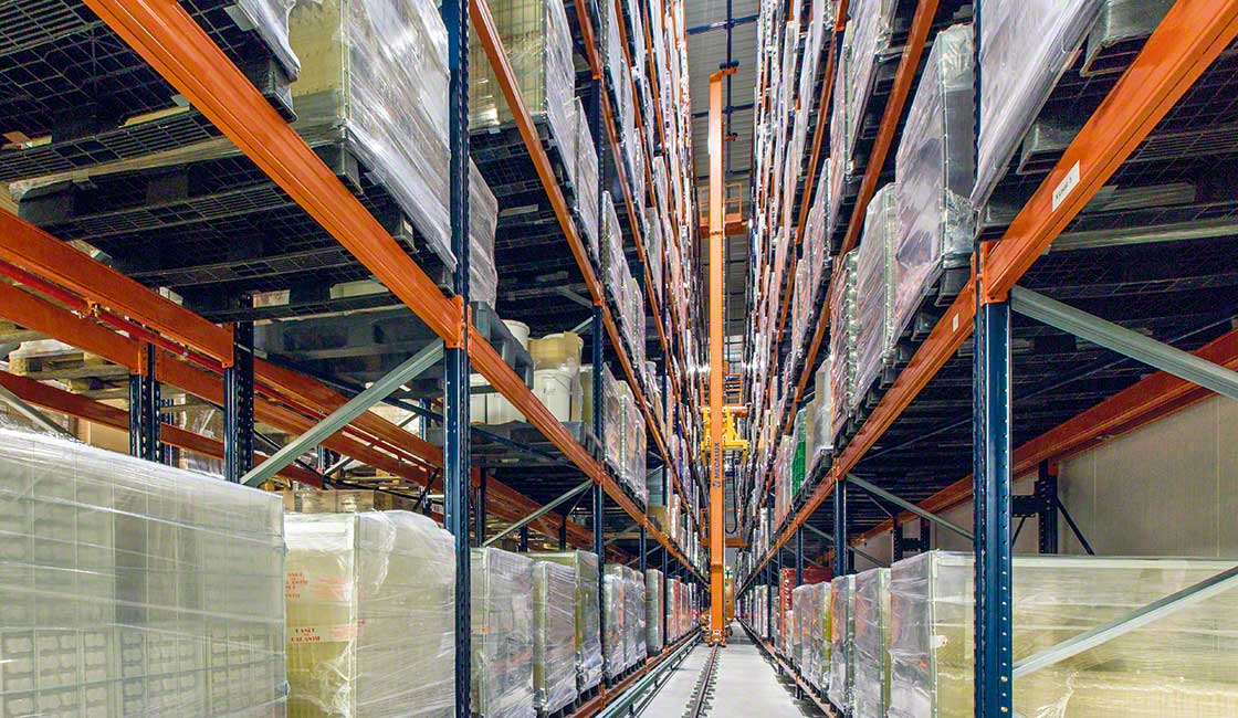 Automated solutions like stacker cranes ensure continuous operations in high-bay racking