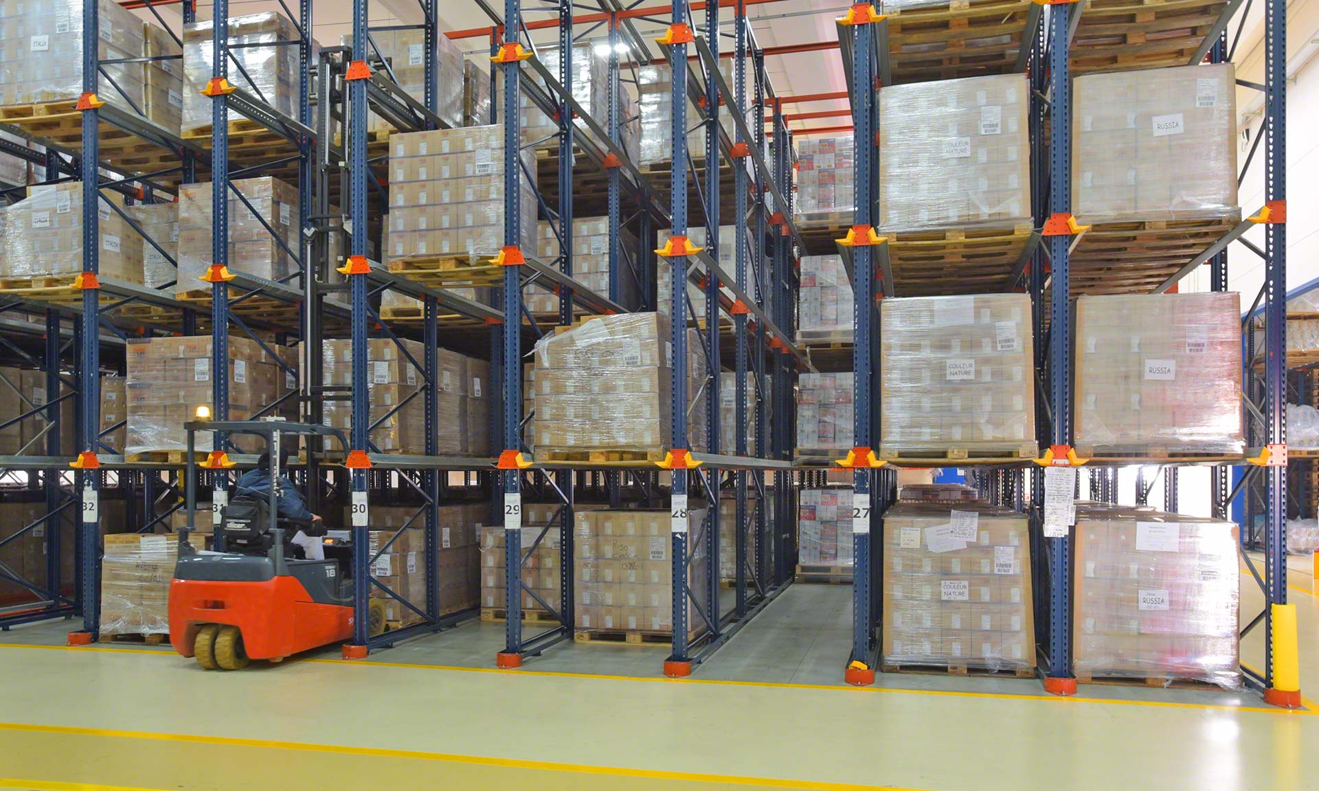 Honeycombing in the warehouse consists of the loss of effective space in the storage systems