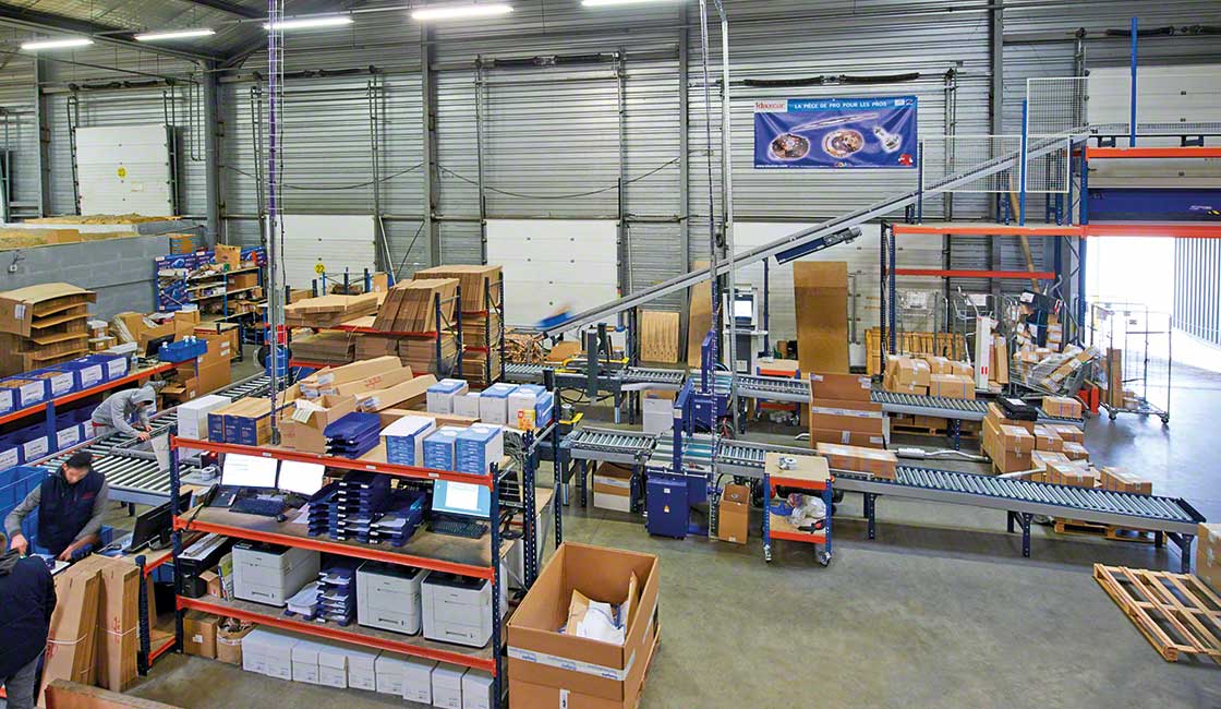 The C.D.A.L. conveyor links the warehouse with the dispatch zone