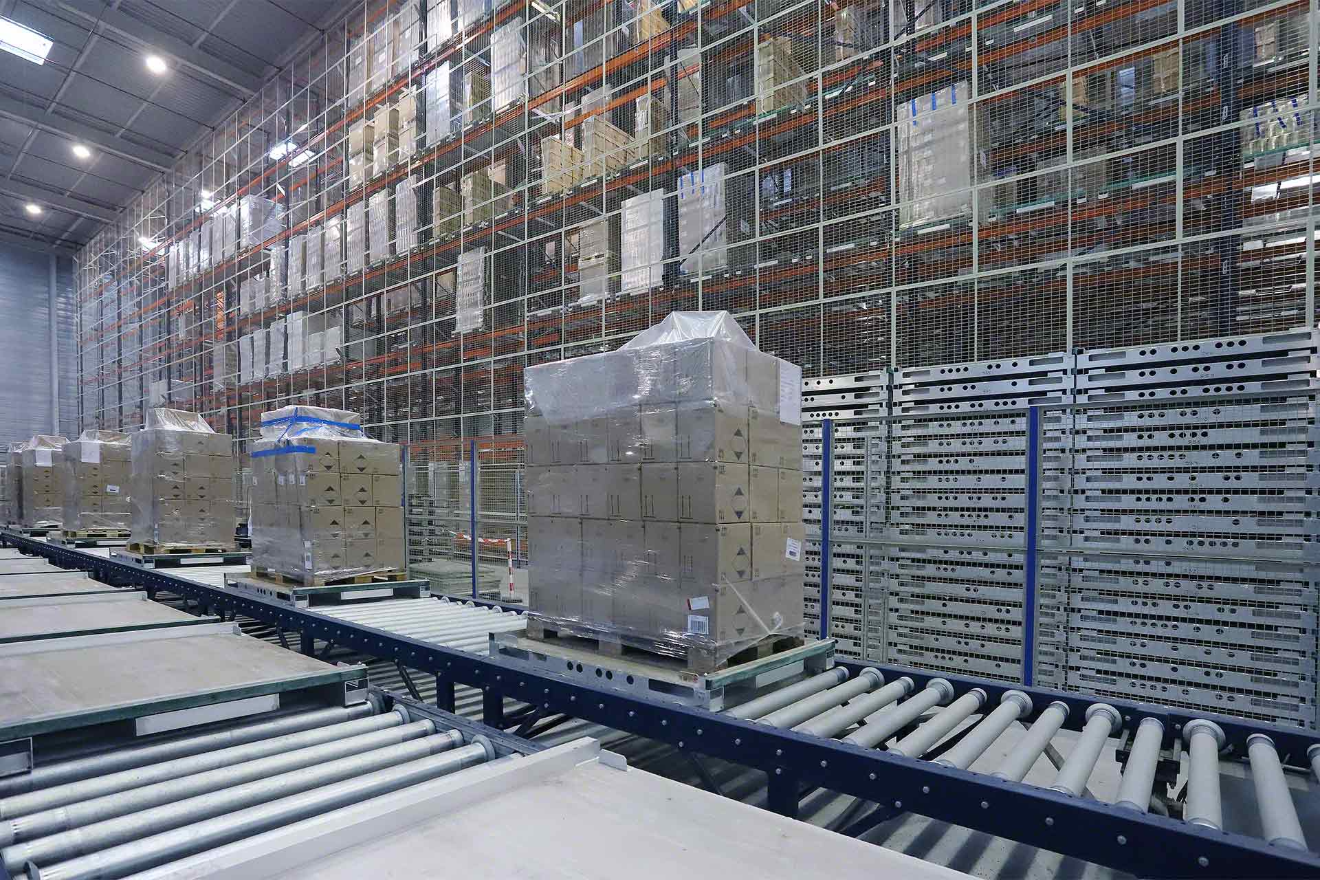Industrial conveyors for logistics warehouses Industrial conveyors for logistics warehouses