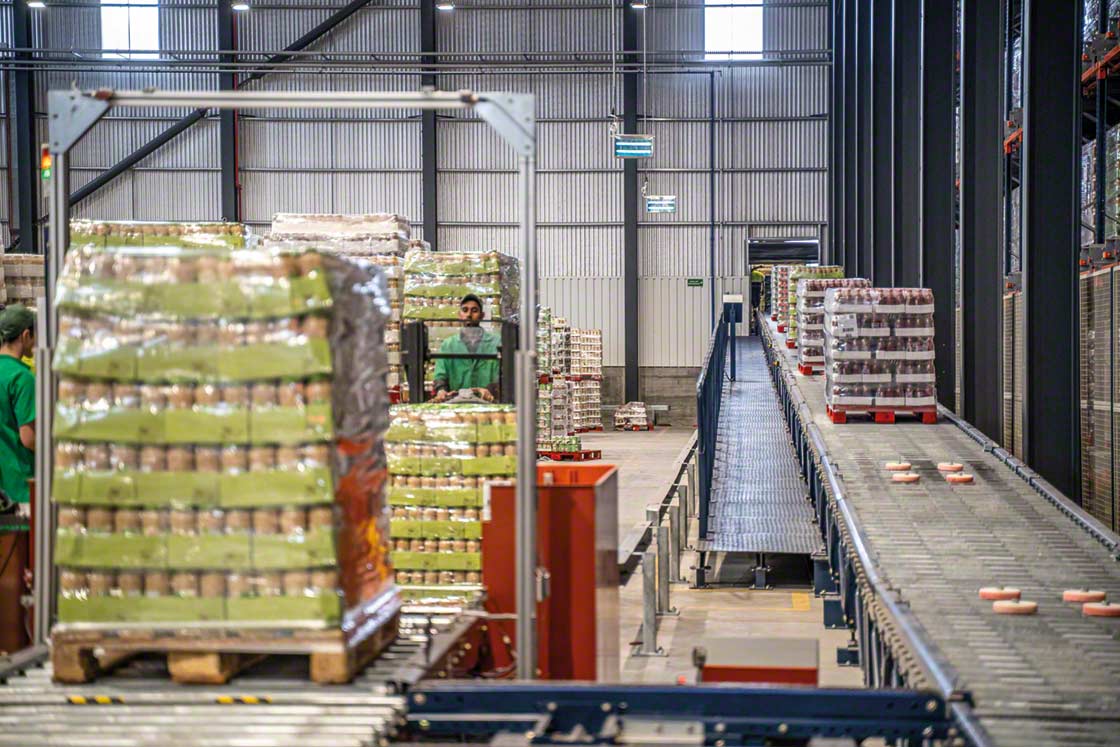 Integrated logistics connects supply chain processes, from the warehouse to the production lines