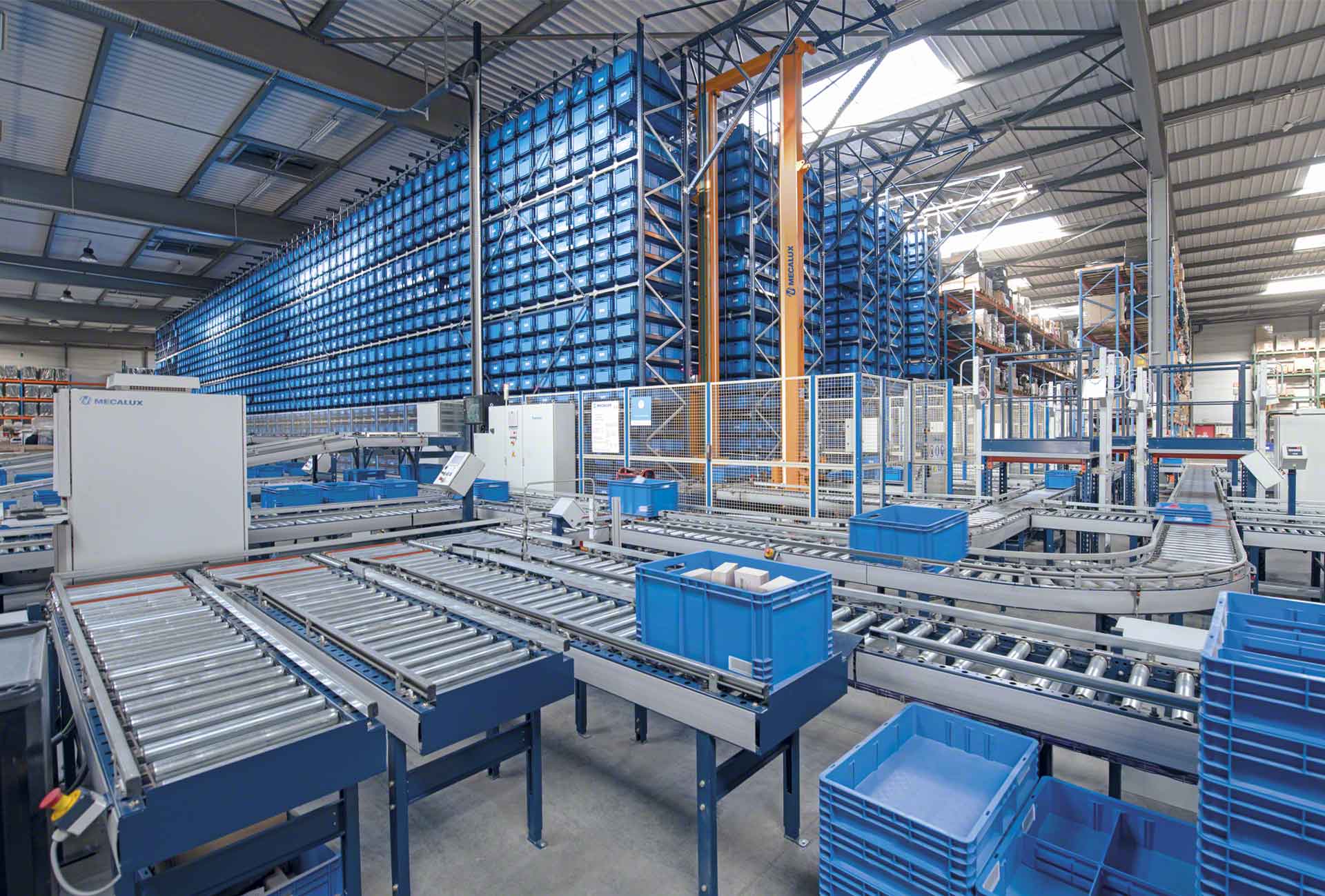 Intralogistics 4.0 represents the implementation of technology in the various warehouse processes Intralogistics 4.0 represents the implementation of technology in the various warehouse processes