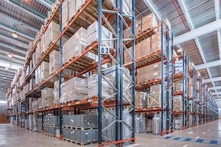 Transit warehouse: solution for transporting goods further