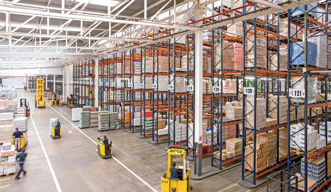 The logistics chain is made up of phases such as goods receipt and internal product transport