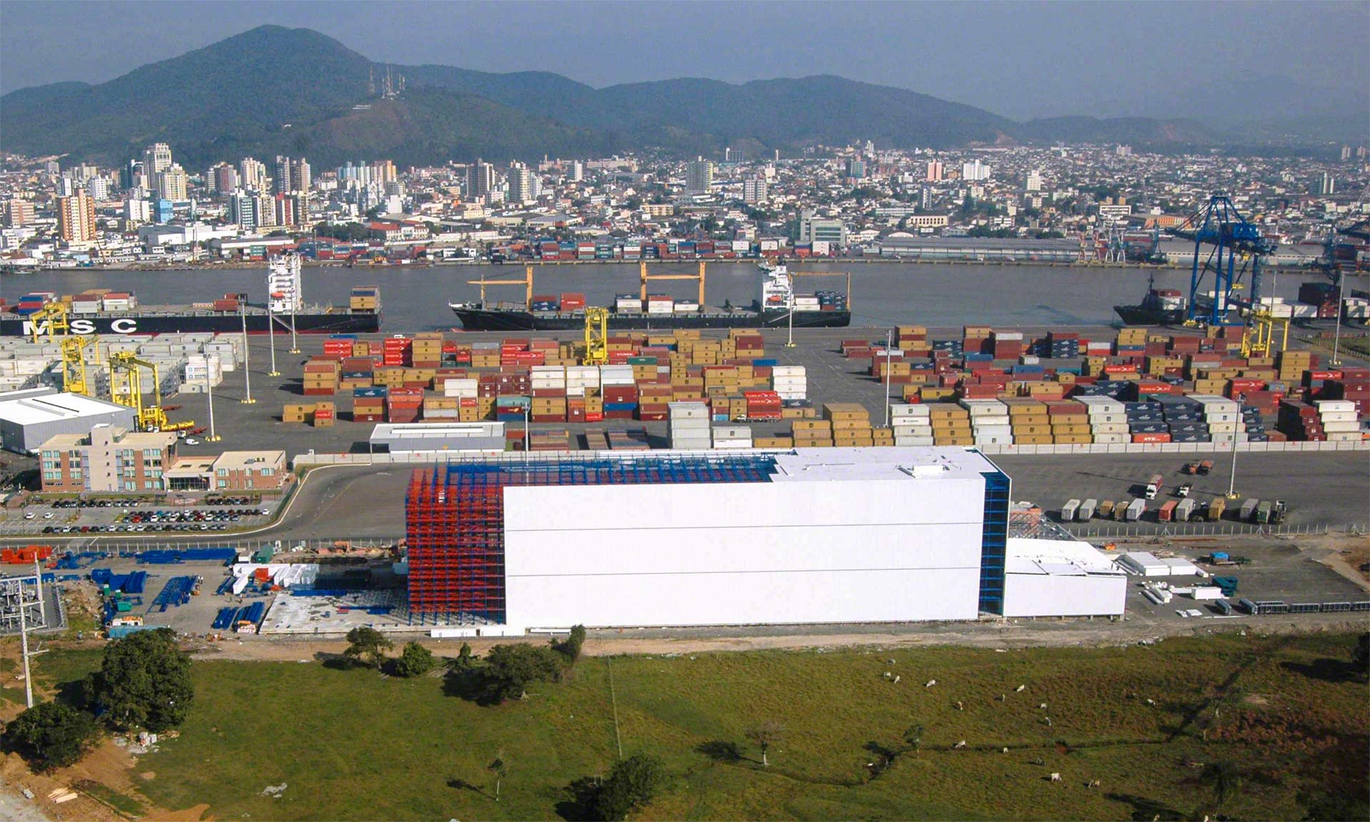 Logistics hubs are logistics facilities located in privileged spots Logistics hubs are logistics facilities located in privileged spots