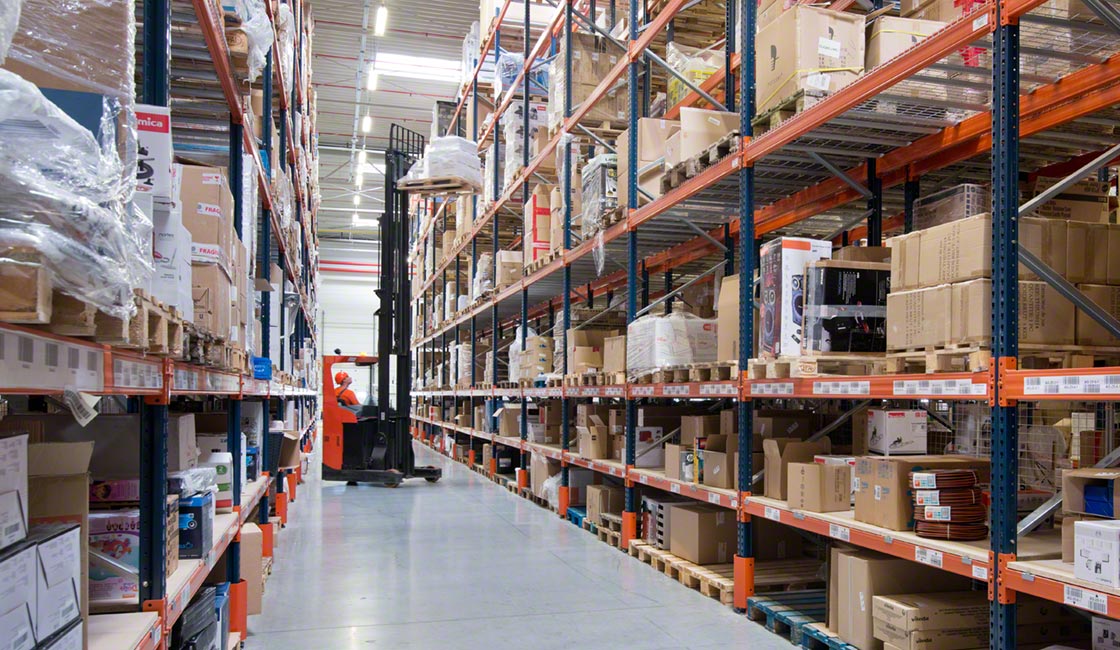 Forklifts are the ideal material handling equipment for working with pallet racks