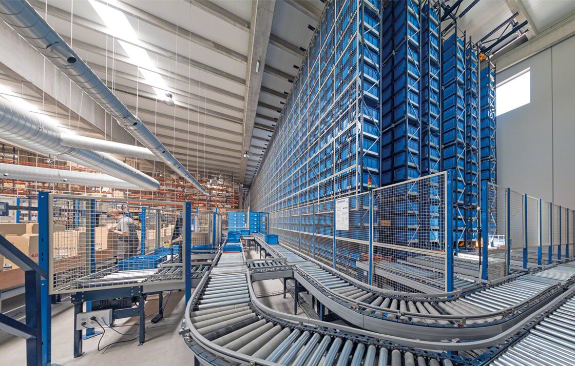 At the Cofán facility, the miniload warehouse stores small products and B and C items At the Cofán facility, the miniload warehouse stores small products and B and C items