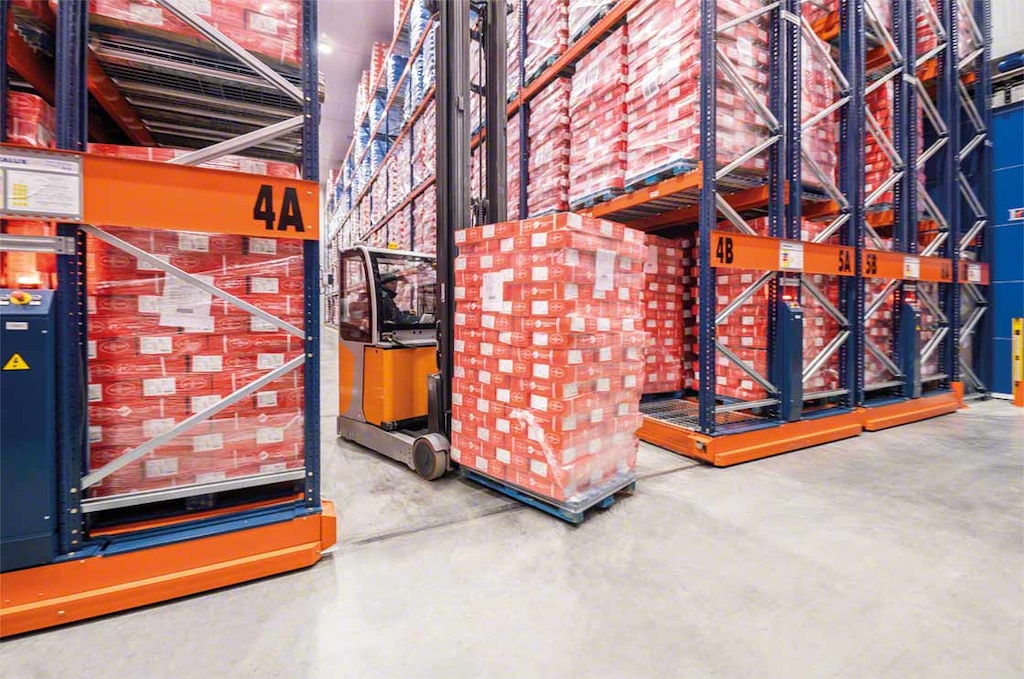 Movirack mobile pallet racking ensures high-density storage as well as direct access to any pallet