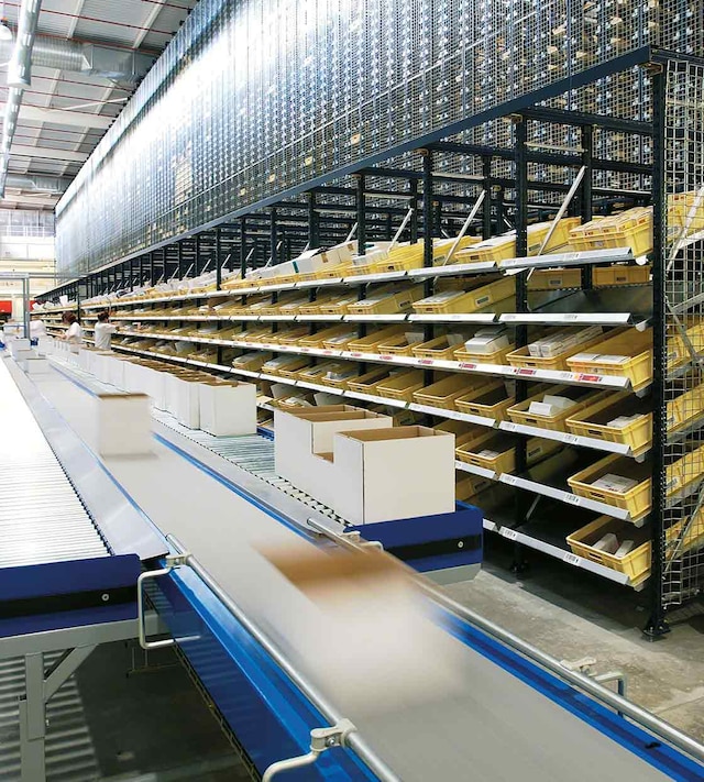 Flow Racking Drew's How flow racking systems keep things moving - Interlake Mecalux