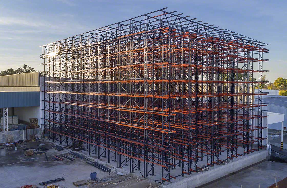 Small rack-supported warehouses make the most of every inch to expand capacity Small rack-supported warehouses make the most of every inch to expand capacity
