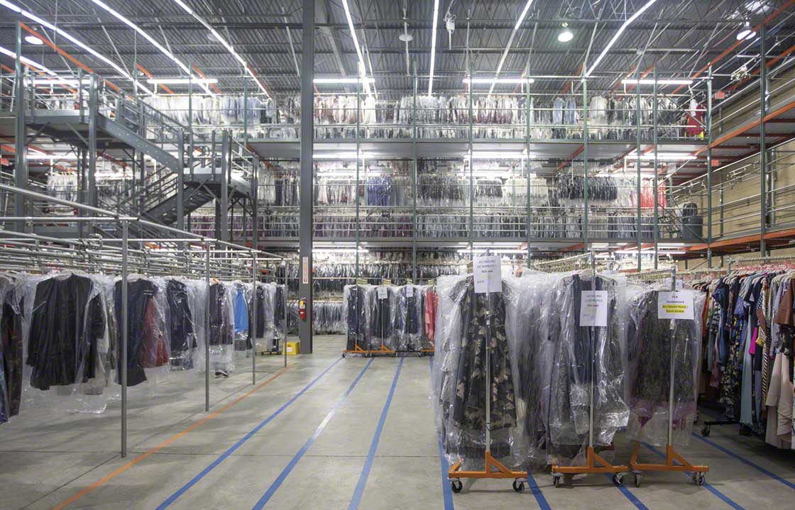 Pick modules with raised walkways at the Rent the Runway warehouse Pick modules with raised walkways at the Rent the Runway warehouse