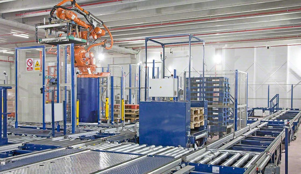 Picking robots and order processing Interlake Mecalux