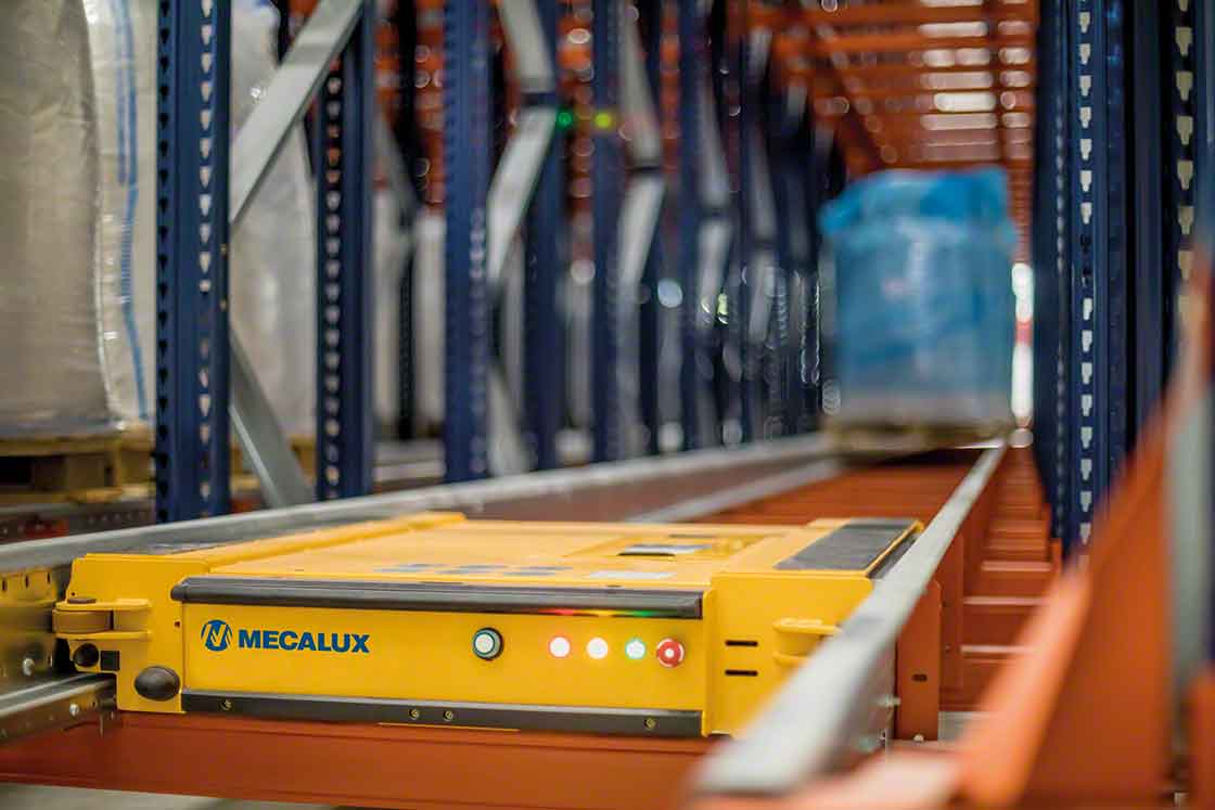 Automated systems update the data in the WMS with every movement, which is essential information for calculating reorder points Automated systems update the data in the WMS with every movement, which is essential information for calculating reorder points