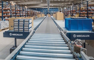 Roller conveyor integrated as part of the warehouse operations