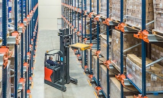 A semi-automated warehouse benefits from the features offered by the Pallet Shuttle system