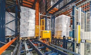Smart pallet: conventional pallets get connected