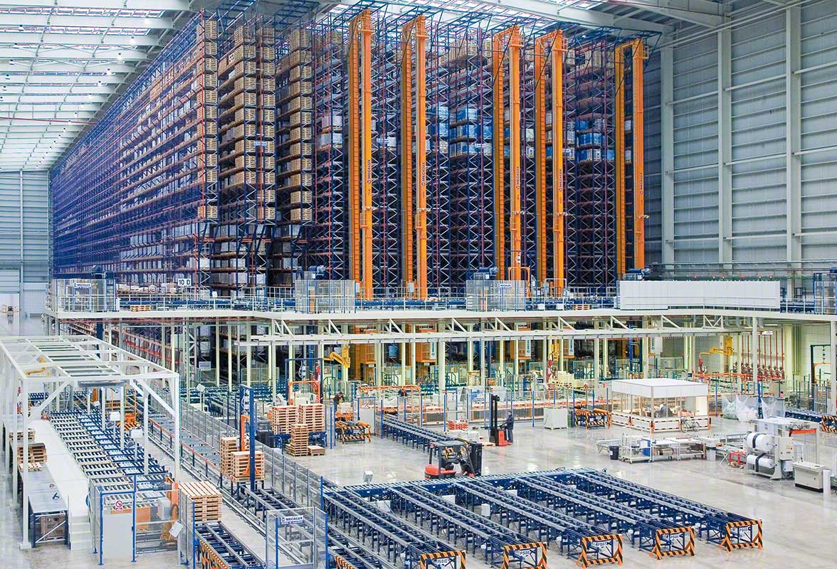 AS/RS fitted out with conveyors and stacker cranes AS/RS fitted out with conveyors and stacker cranes