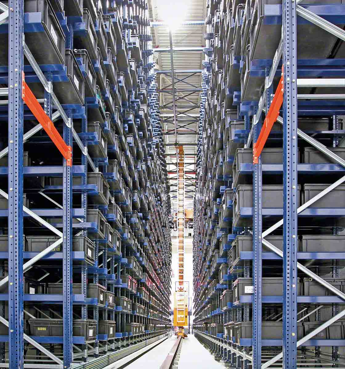 Interlake Mecalux's stacker crane in operation at Continental Mexico's automated warehouse Interlake Mecalux's stacker crane in operation at Continental Mexico's automated warehouse