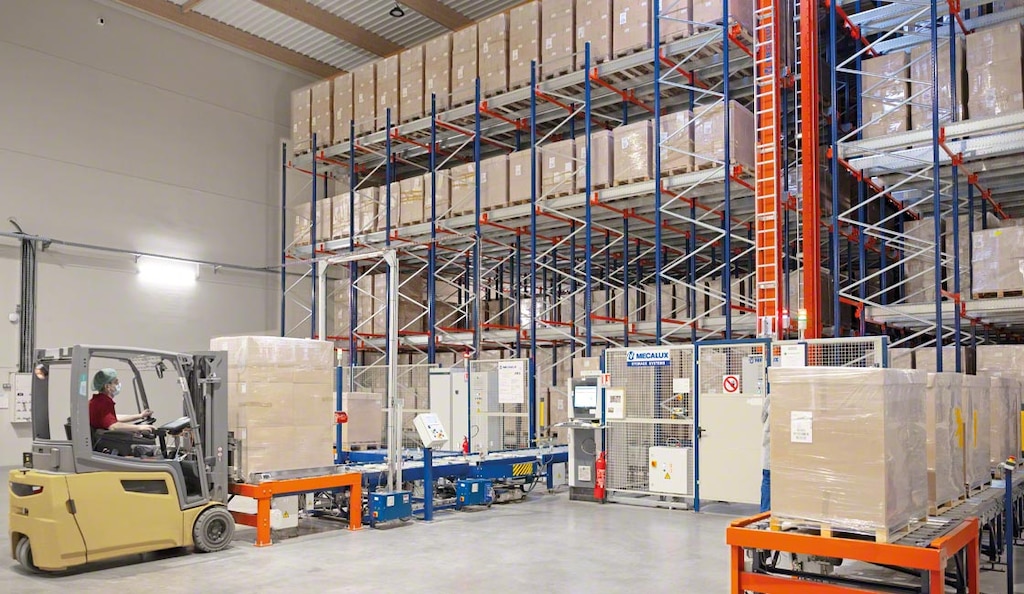 The automated Pallet Shuttle is a compact system that greatly streamlines operations in sustainable warehouses