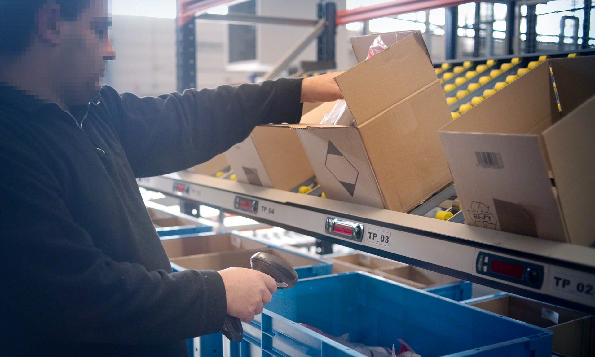 Tote picking: speedy picking directly in bins Tote picking: speedy picking directly in bins