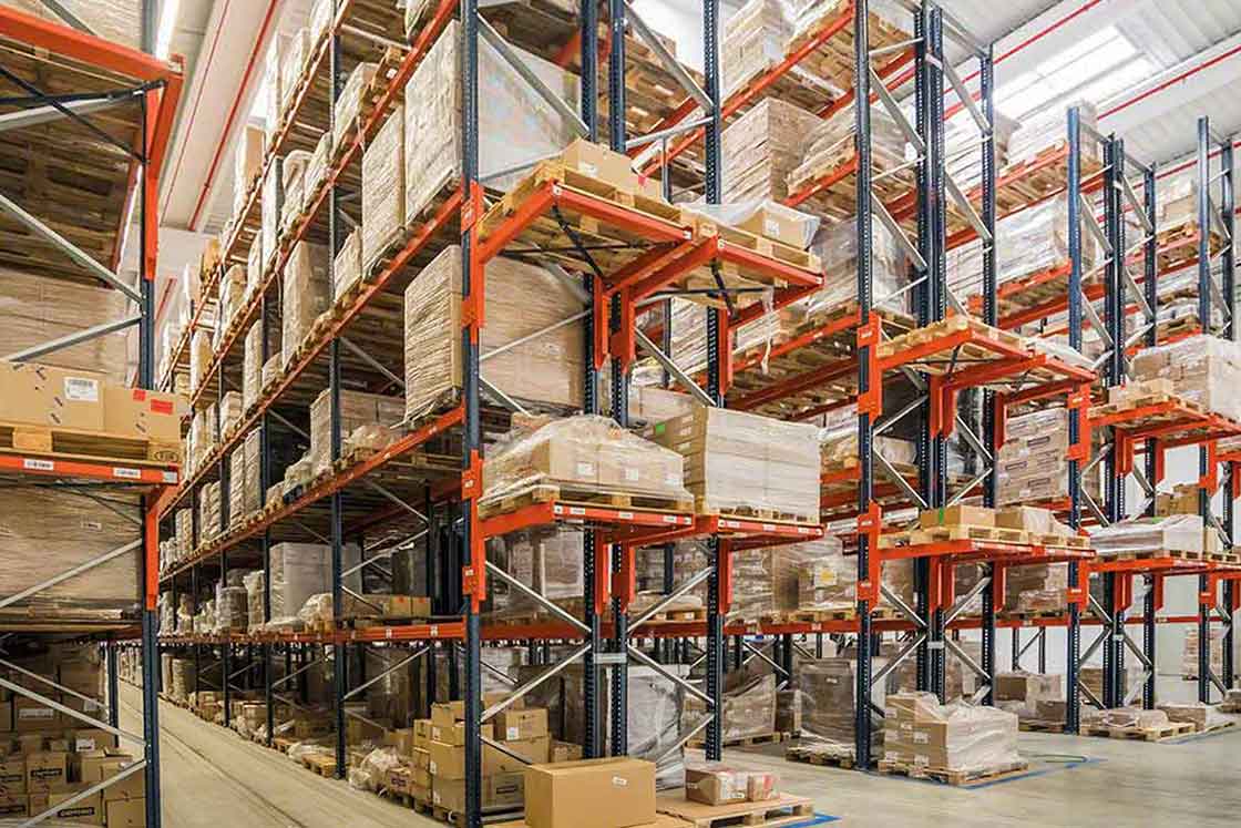 Vertical storage rack with full warehouse capacity