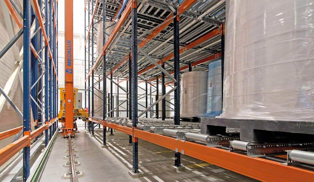 Stacker cranes for pallets consist of automatic warehouse handling equipment that speeds up the storage and extraction of goods