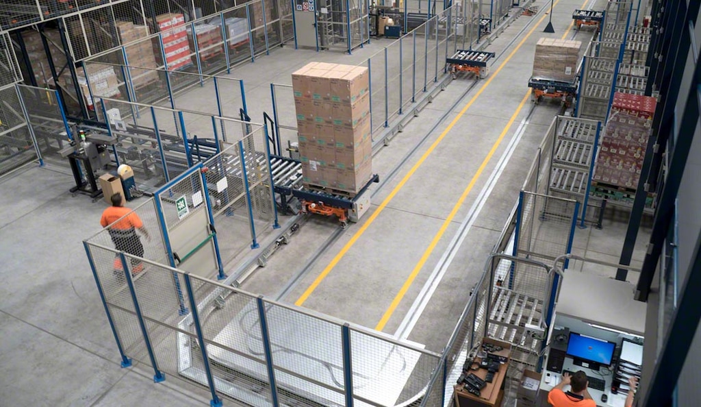 Wire mesh partitions are vital warehouse equipment for ensuring the integrity of the operators in an AS/RS