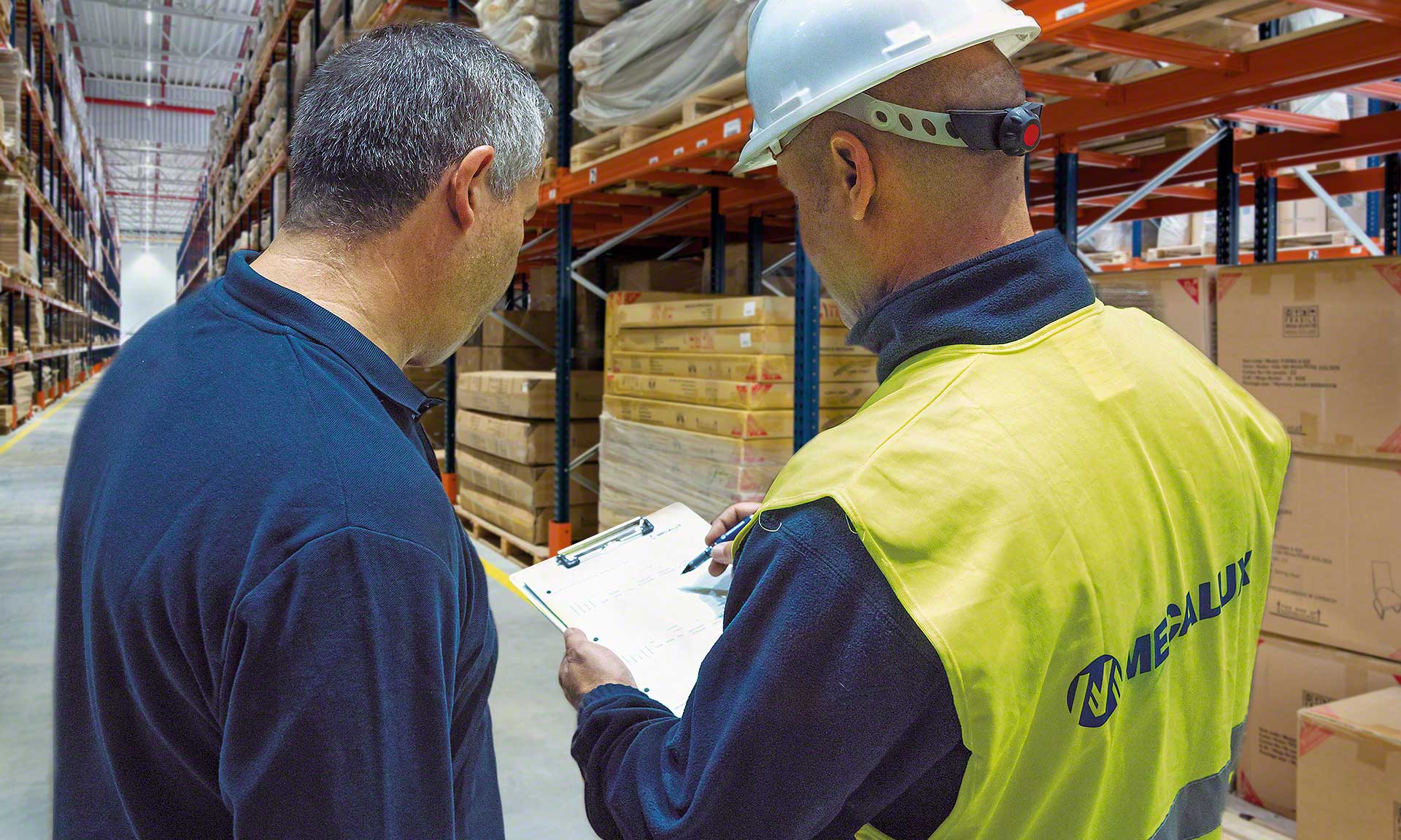 仓库管理涉及在一个设施中发生的所有物流过程的组织