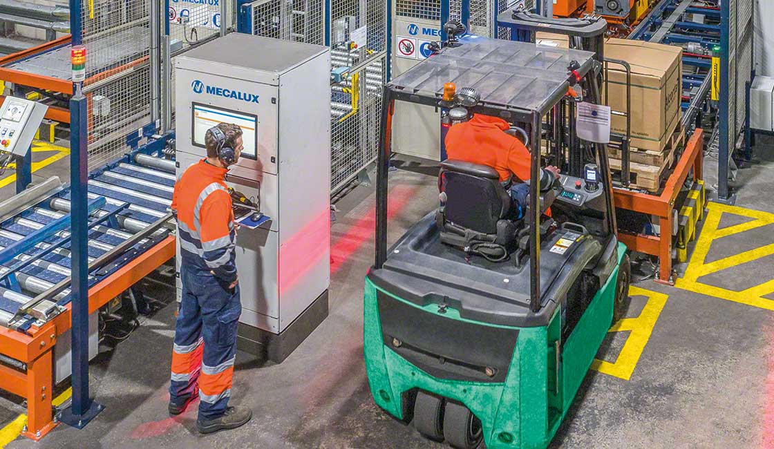 Warehouse PPE most common types Interlake Mecalux