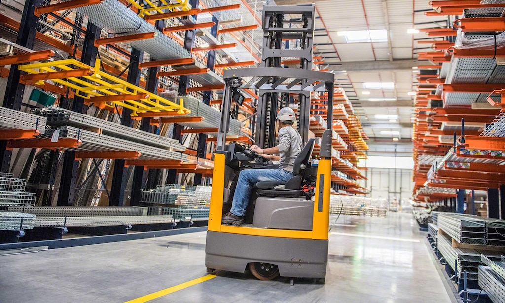 Warehouse PPE most common types Interlake Mecalux