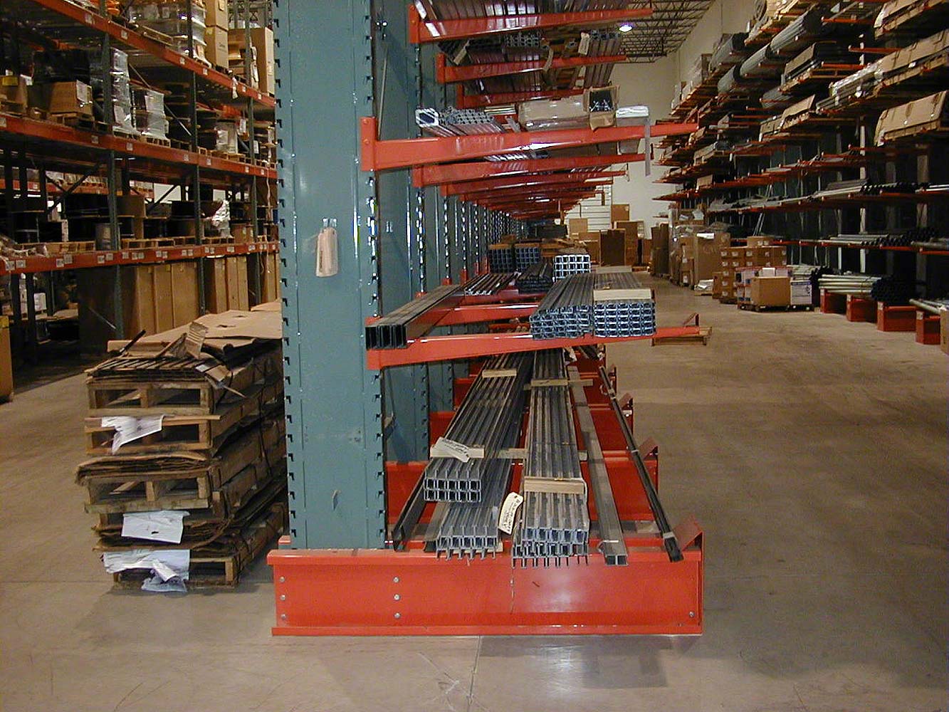 Cantilever Racks | Cantilever Racking - Interlake Mecalux